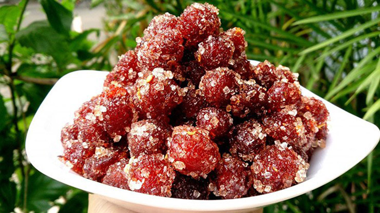 Chùm ruột tươi có giá từ 20.000-30.000 đồng/kg, còn các món chùm ruột xóc muối, mứt... có giá từ 120.000-180.000 đồng/kg
