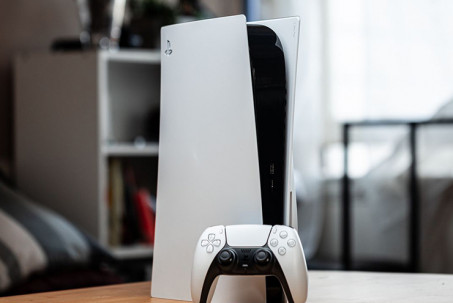 Máy chơi game hot nhất của Sony có thể tăng giá