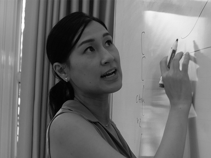 Ca nhạc - MTV - Kathy Uyên bất ngờ xuất hiện, làm điều bất ngờ với tân binh Vbiz