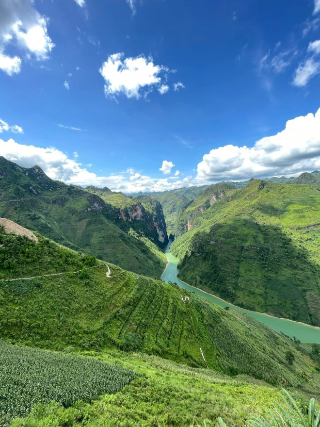 Đến Hà Giang hòa mình vào cuộc sống người dân, cùng em nhỏ tết hoa đội đầu - 1