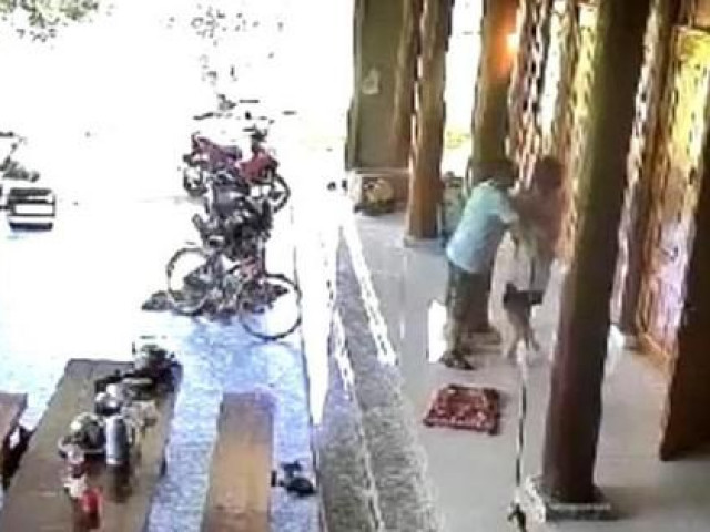 Pháp luật - Sàm sỡ nữ sinh lớp 10, Chủ tịch Ủy ban MTTQ xã bị cách hết chức vụ trong Đảng