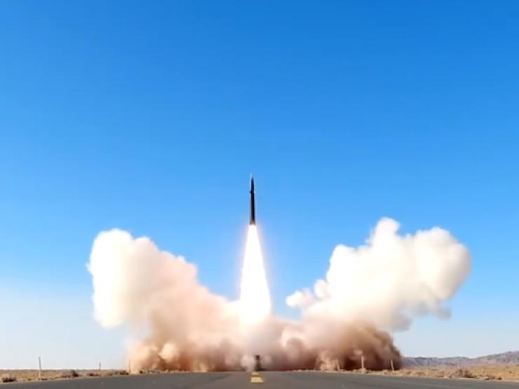 TQ lần đầu công bố video phóng tên lửa giống “sát thủ diệt tàu sân bay” DF-17