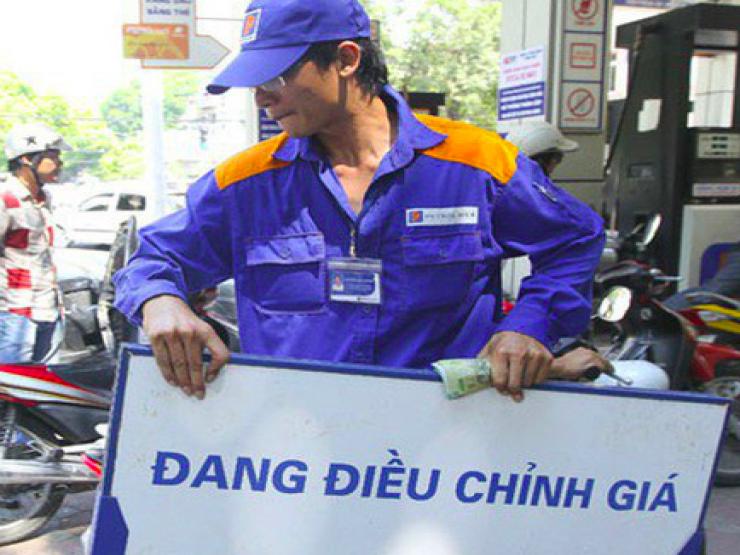 Thị trường - Tiêu dùng - Giá xăng dầu đồng loạt giảm kể từ 15h ngày 1/8