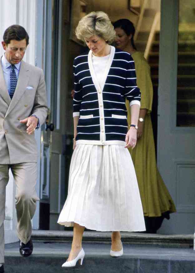 7 cách phối váy midi và váy dài vừa sang vừa phong cách từ biểu tượng thời trang Hoàng gia Anh - 2