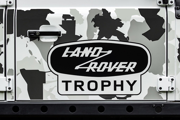 Land Rover Defender V8 Trophy II, mẫu xe hút hồn người mê Offroad - 7