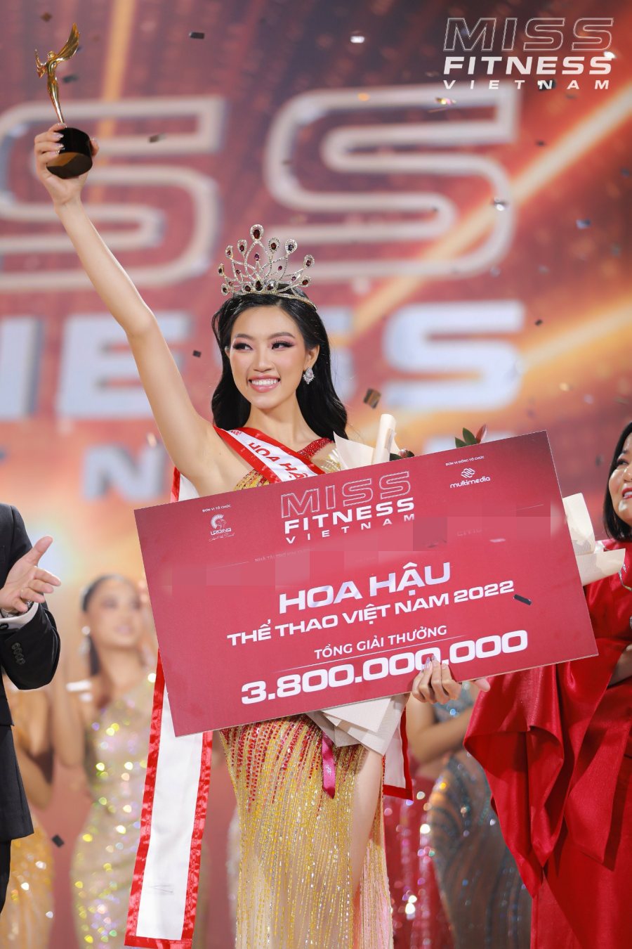 Đoàn Thu Thuỷ nhận được giá trị giải thưởng lên tới 3,8 tỷ đồng cho ngôi vị hoa hậu.