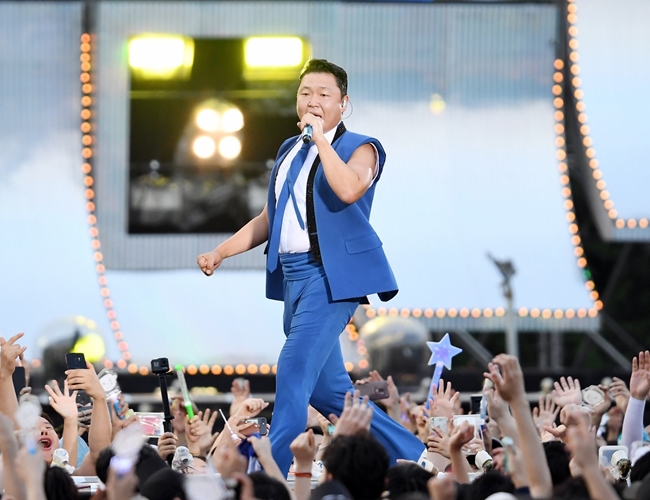 Nhân viên tử vong ở sân khấu show nhạc của Psy (Gangnam Style) - 2