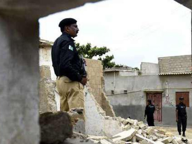 Phi thường - kỳ quặc - Chồng "xử đẹp" cảnh sát vì tòm tem với vợ mình