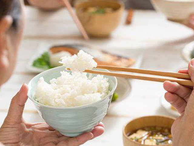 Sức khỏe đời sống - 5 dấu hiệu cảnh báo cơ thể bạn đang ăn thiếu tinh bột trầm trọng