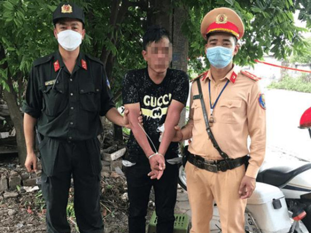 Pháp luật - Biểu cảm lạ khiến gã nghiện giấu ma túy vào "vùng kín" cũng không thoát