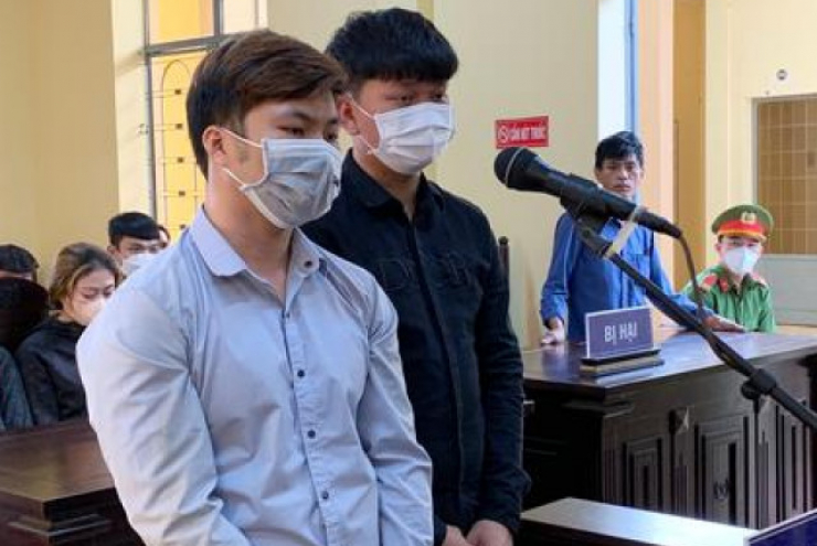 Đi giải quyết chuyện ghen tuông giùm bạn, 2 thanh niên lãnh án