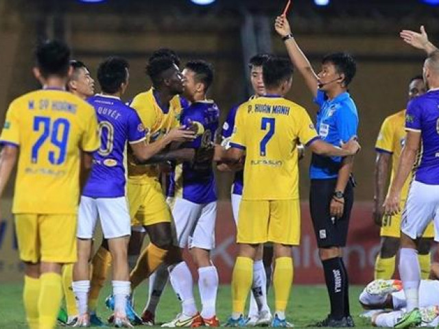 Bóng đá - Chiếc thẻ đỏ của Olaha và chuyện phản ứng trọng tài