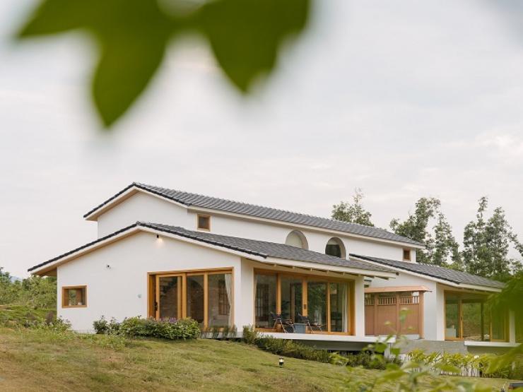 Kinh doanh - Chiêm ngưỡng siêu biệt thự song lập giữa núi đồi ở ngoại thành Hà Nội