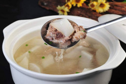 Ẩm thực - Bỏ cả tiếng hầm xương nhưng nước dùng đục, không thơm chỉ vì sai lầm khi cho thứ này