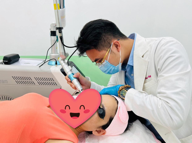 Bác sĩ Nguyễn Xuân Việt - Bác sĩ da liễu tận tâm với nghề - 4