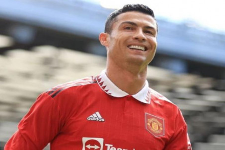 Ronaldo nịnh fan MU vụ bỏ về sớm, chỉ còn 2 đại gia đủ sức giúp đá Cúp C1