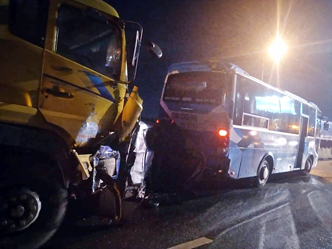 Kẹt xe kinh hoàng qua hiện trường 9 ô tô tông nhau trên cao tốc TP.HCM – Long Thành - 1