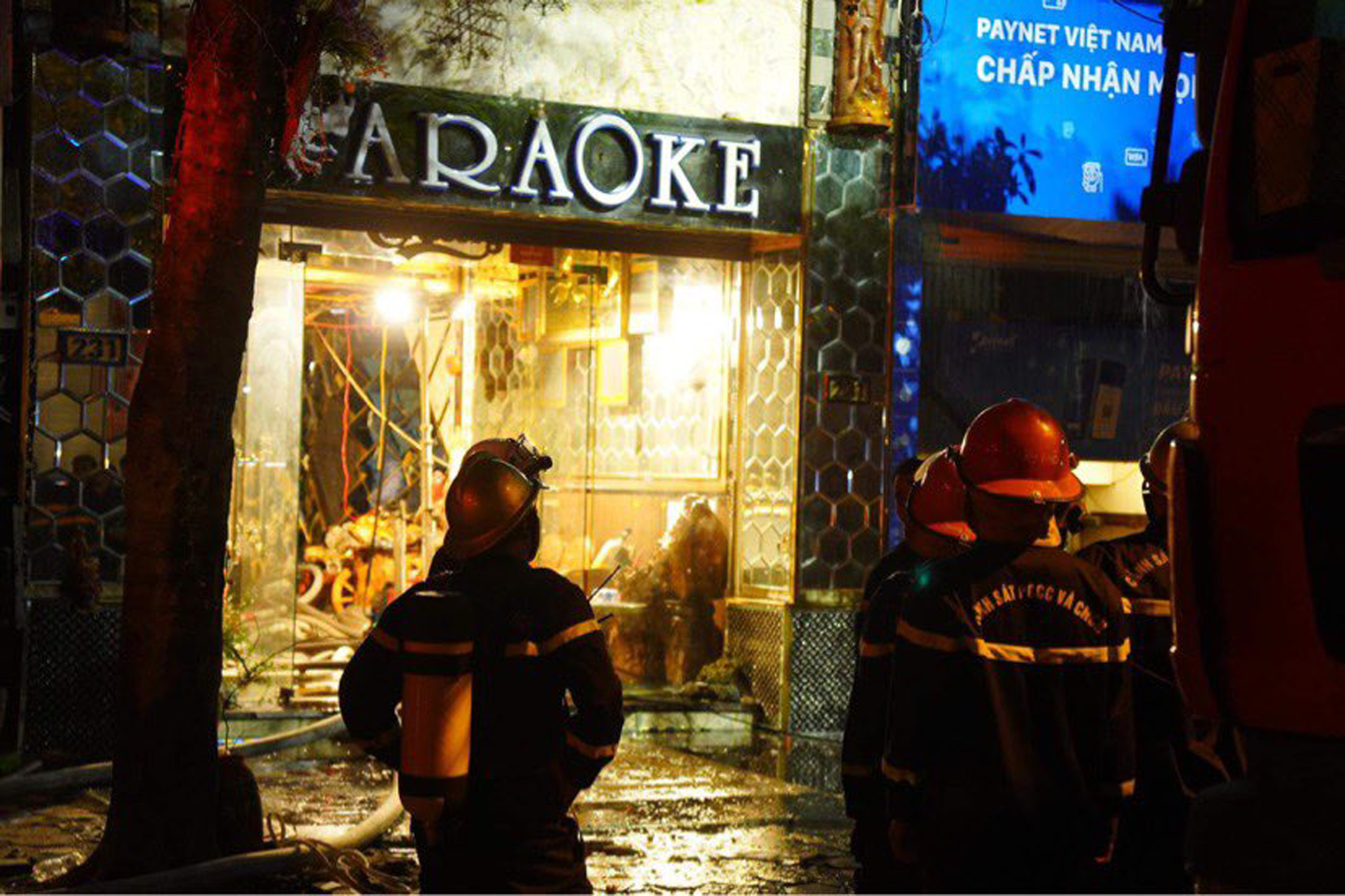 Ngày 1/8, đã xảy ra vụ cháy tại quán karaoke ở phường Quan Hoa, Cầu Giấy, Hà Nội khiến 3 cảnh sát hy sinh khi đang làm nhiệm vụ.