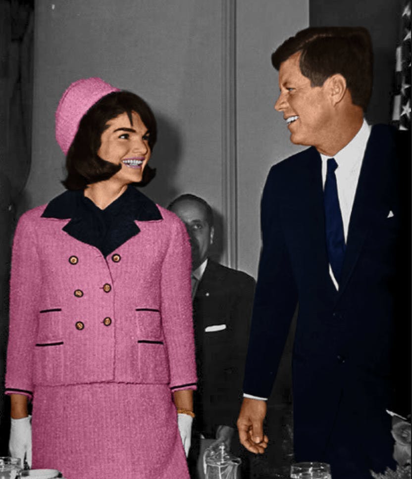 Nghe lại câu chuyện bộ suit màu hồng huyền thoại của Jackie Kennedy - 3