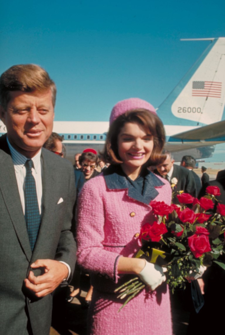 Nghe lại câu chuyện bộ suit màu hồng huyền thoại của Jackie Kennedy - 4