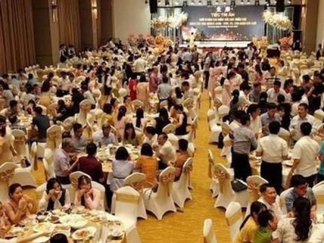 Tin tức trong ngày - CDC Quảng Ninh lý giải hình ảnh hàng trăm người dự "tiệc nghỉ hưu" của cựu giám đốc