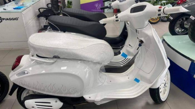 Dân buôn gom hàng, Vespa Sprint Justin Bieber đội giá gần trăm triệu - 3