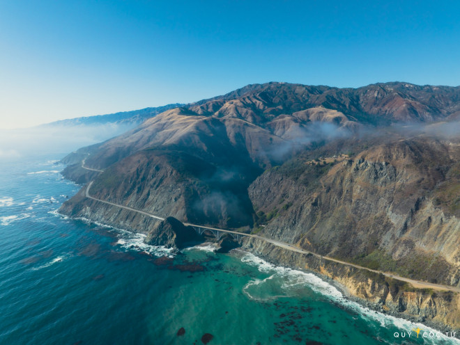 Vẻ đẹp&nbsp;nhìn từ trên cao của con đường ven biển&nbsp;đưa đoàn chúng tôi từ&nbsp;Los Angeles về San Francisco. Ảnh: Hải An