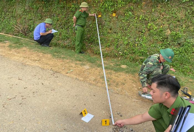 2 cháu bé bị thương nặng sau vụ nổ nghi là bom bi - 1