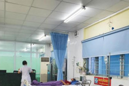 Tin tức trong ngày - Hơn 20 du khách Hà Nội nhập viện tại Đà Nẵng vì ngộ độc thực phẩm