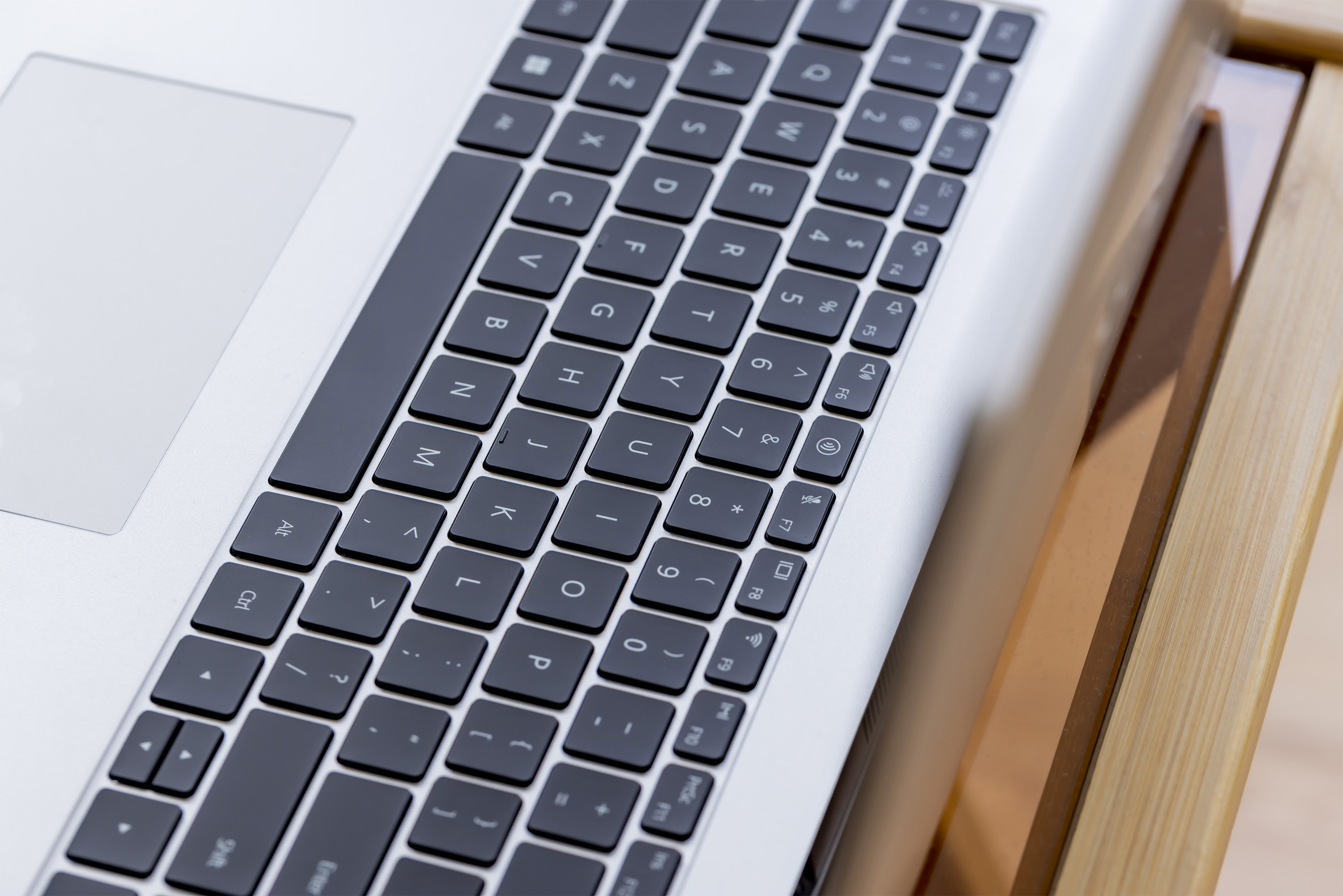 Trên tay laptop MateBook D16: Thiết kế mỏng, màn hình lớn - 9