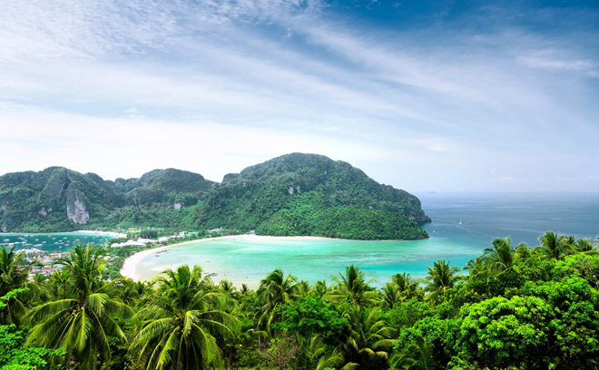 Nha Trang với dải bờ biển xanh và núi non trùng điệp trở thành điểm đầu tư hấp dẫn cho dòng bất động sản nghỉ dưỡng.