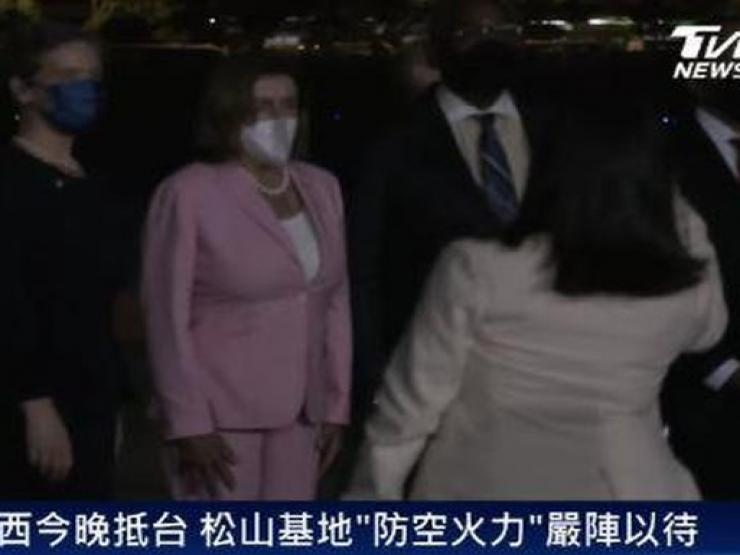 Máy bay chở bà Pelosi đã hạ cánh xuống Đài Loan