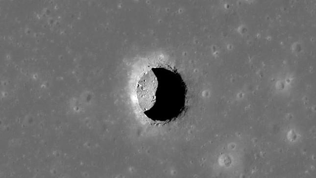 Khám phá được 200 vùng trên Mặt Trăng có thể sống được - 1