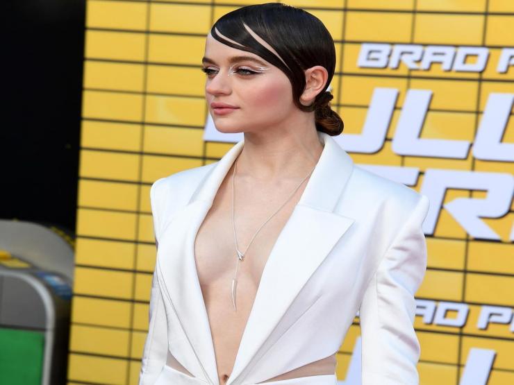 Thời trang - "Bóng hồng 9x" trong phim Brad Pitt diện trang phục cut-out của NTK Công Trí