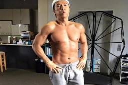 Làm đẹp - Chân Tử Đan duy trì cơ bắp cuồn cuộn ở độ tuổi U60 nhờ... ăn cơm vợ nấu