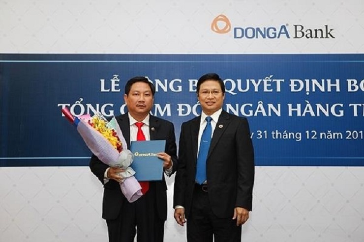 Ông Nguyễn Thanh Tùng, tân Chủ tịch DongA Bank (bìa trái)