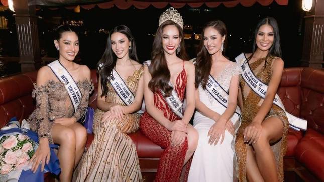 Tân Hoa hậu Hoàn vũ Thái Lan 2022 lộ ảnh trước khi phẫu thuật thẩm mỹ - 2