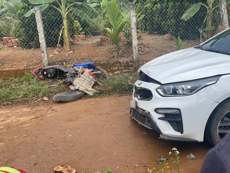 Bình Định: Ô tô va chạm khủng khiếp với xe máy, 2 người chết