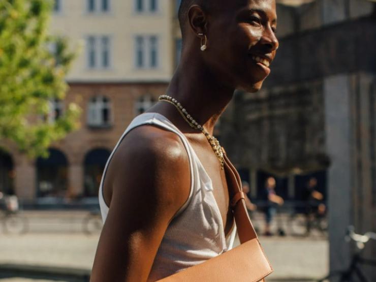 Thời trang - 6 phong cách đeo túi đeo chéo sao cho "ngầu"