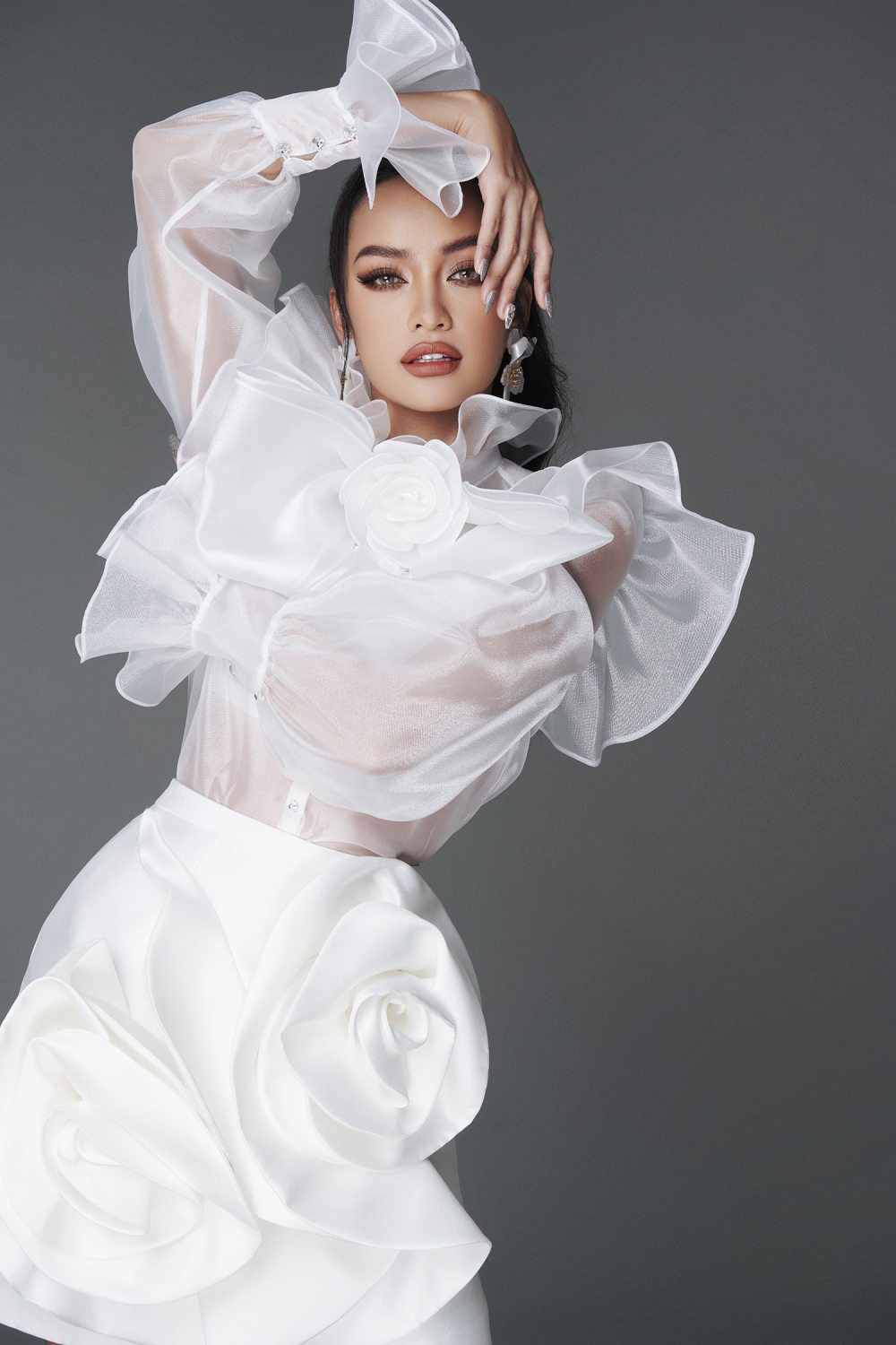 Hoa hậu Ngọc Châu thanh lịch trong sắc trắng - 7