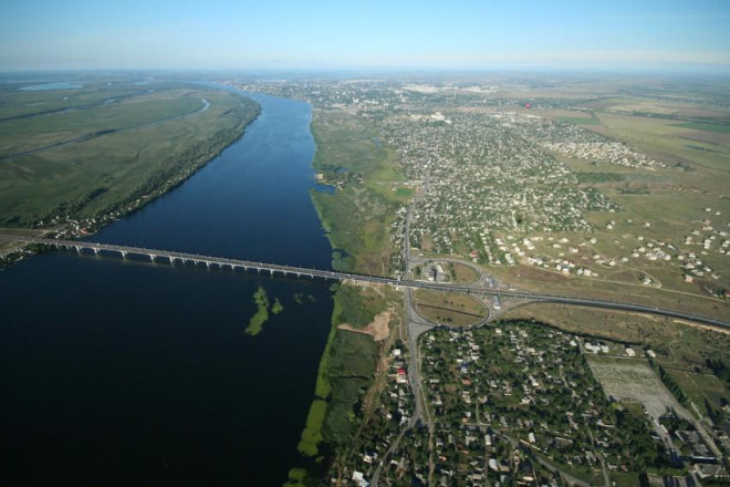Cầu Antonivka gần khu vực Kherson. Ảnh: WIKIPEDIA