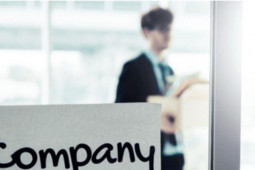 Bạn trẻ - Cuộc sống - Tuyển dụng trợ lý với yêu cầu qua đêm với khách hàng, công ty bị "ném đá" đến mức đóng cửa