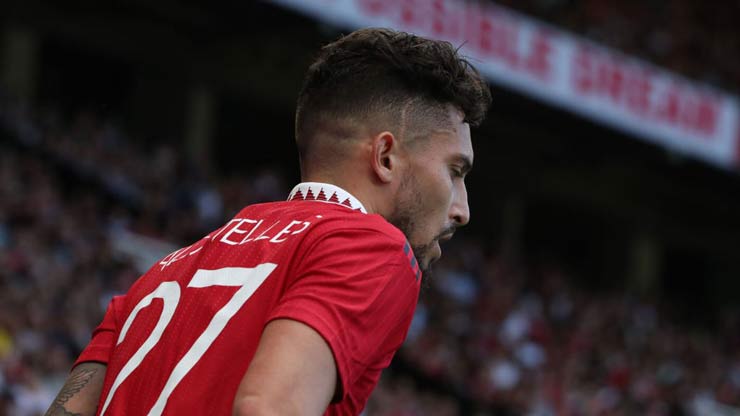 Alex Telles sẽ tới thi đấu cho Sevilla mùa tới