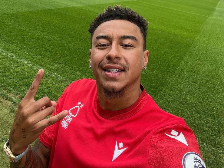 Tin mới nhất bóng đá trưa 4/8: Lingard chê ”núi” tiền để gia nhập tân binh NHA