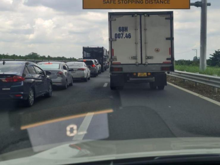 Cao tốc Trung Lương - Mỹ Thuận kẹt xe do... thu phí thử