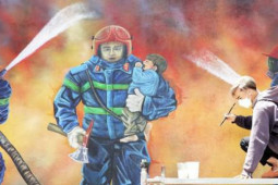 Bạn trẻ - Cuộc sống - Họa sĩ trẻ Đà Lạt vẽ tranh tường tri ân 3 chiến sĩ hy sinh khi chữa cháy