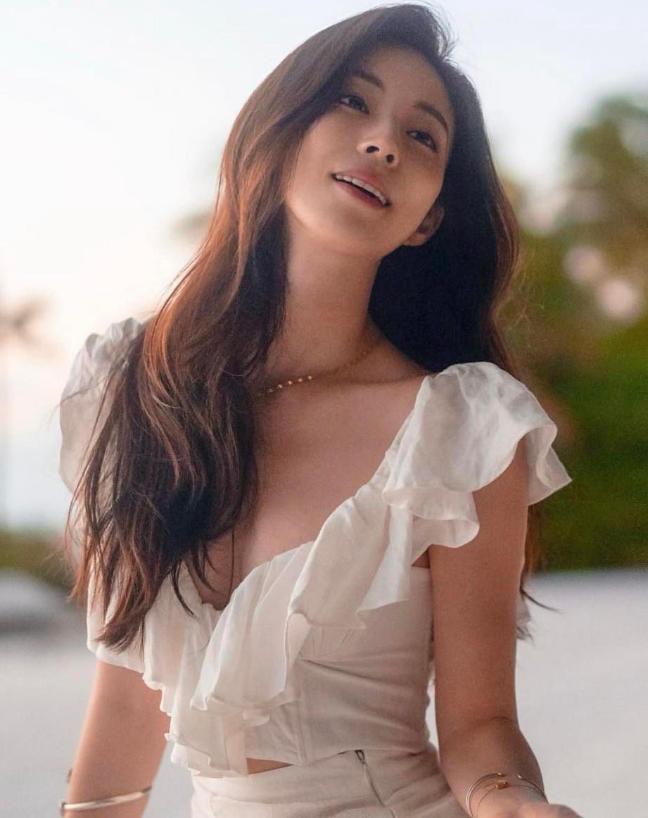 Kim Bo Ra hiện đã có chỗ đứng trong thị trường giải trí Hàn Quốc nhờ tài năng lẫn ngoại hình nổi bật.