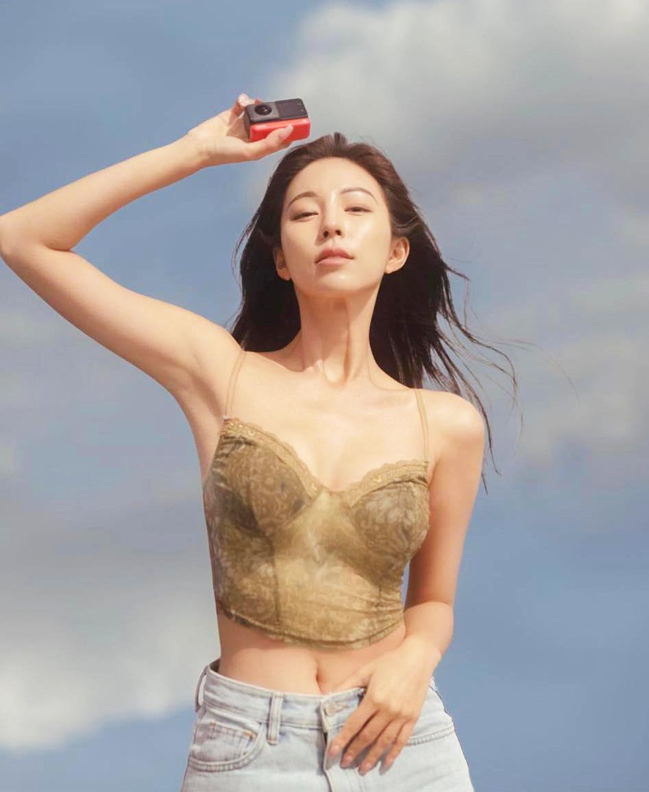 Bên cạnh đó, gu thời trang của cô cũng được đánh giá cao.