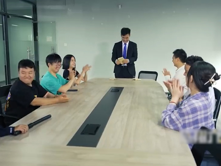 Clip hài hước - Công ty phát thưởng, chàng trai bức xúc vì mình không được phát