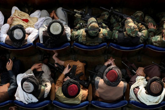 Các binh sĩ Taliban tham dự sự kiện
kỷ niệm ngày mất của Mullah Mohammad Omar, cố lãnh đạo và là người
sáng lập phong trào Hồi giáo này